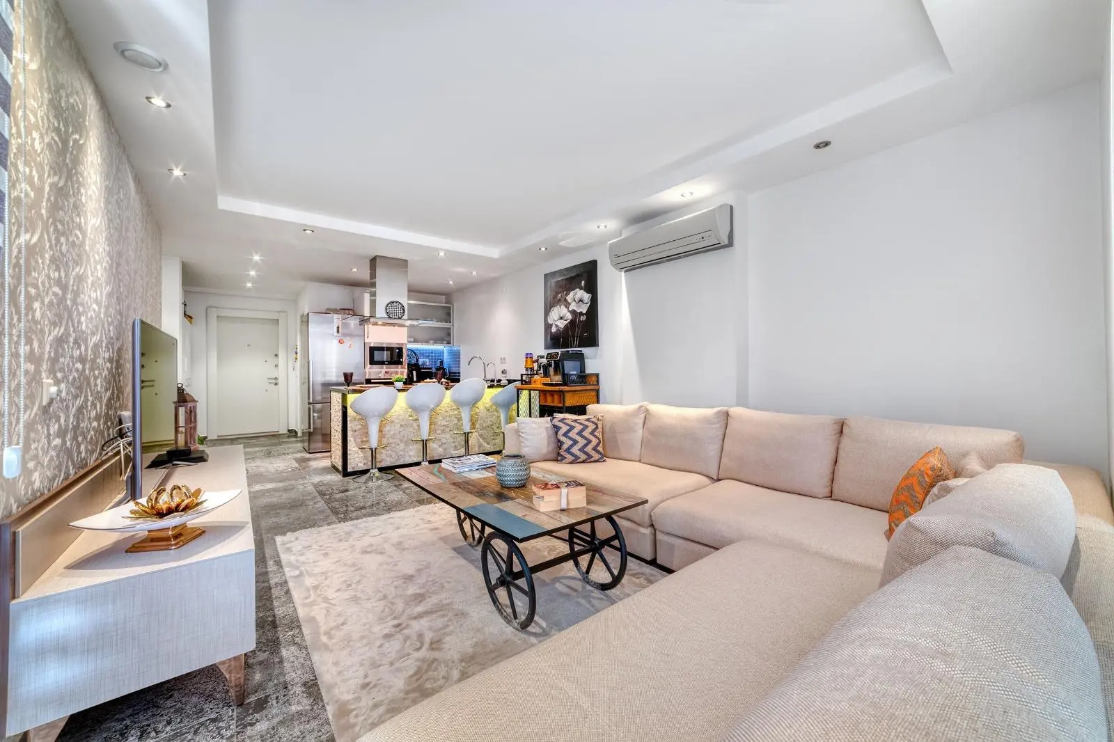 Luxury Furnished 2-Bedroom Apartment for Sale in Cikcilli, Alanya thumbnail